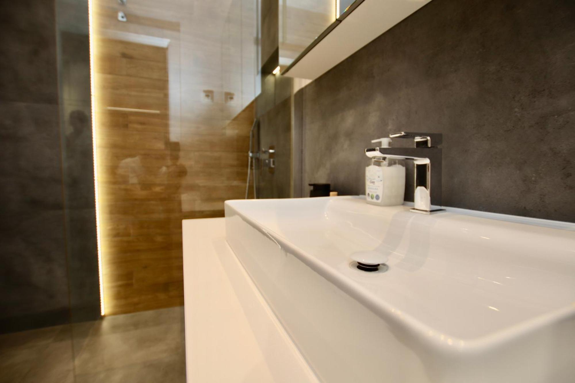 Luxury 2-Room Apartment In Praga-Polnoc Port Praski 바르샤바 외부 사진